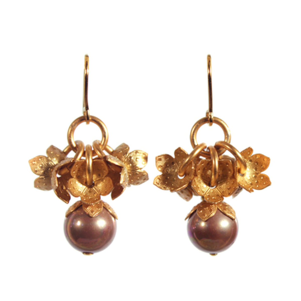 Pompadour Ohrringe, 18k Gelbgold-Plattierung, Perltropfen, Blüten-Design, von Doll Up Sister