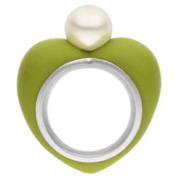 Herzring aus 935 Silber mit farbigem Kunstharz-Korpus und strahlend weißer Süßwasserperle – moderner Designklassiker von AMALA.