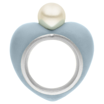 Herzring aus 935 Silber mit farbigem Kunstharz-Korpus und strahlend weißer Süßwasserperle – moderner Designklassiker von AMALA.
