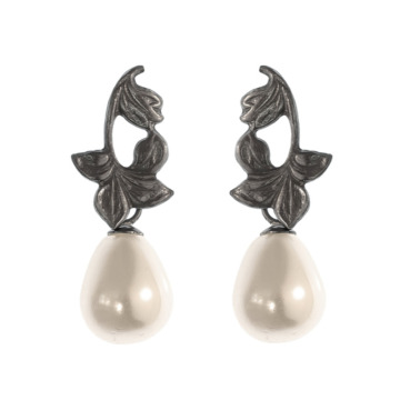 Ohrstecker von AMALA-Noir mit Perldropfen